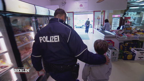 Auf Streife - Berlin Auf Streife - Berlin Folge 14: Brand in einer Lagerhalle