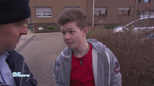 Auf Streife Auf Streife Folge 19: 15-jähriger greift Lebensgefährten der Mutter mit Messer an