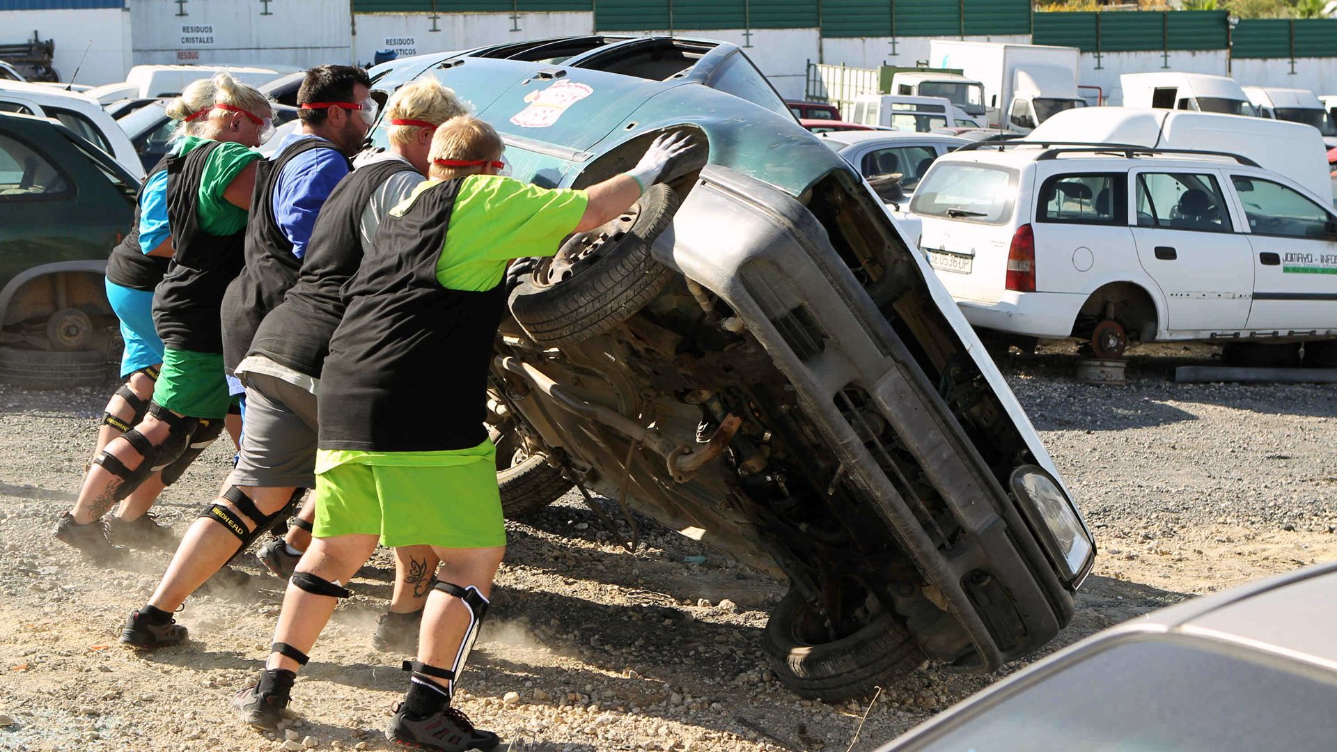 Kräftemessen auf dem Schrottplatz: Ein Überraschungsgast trainiert die Gewinner
