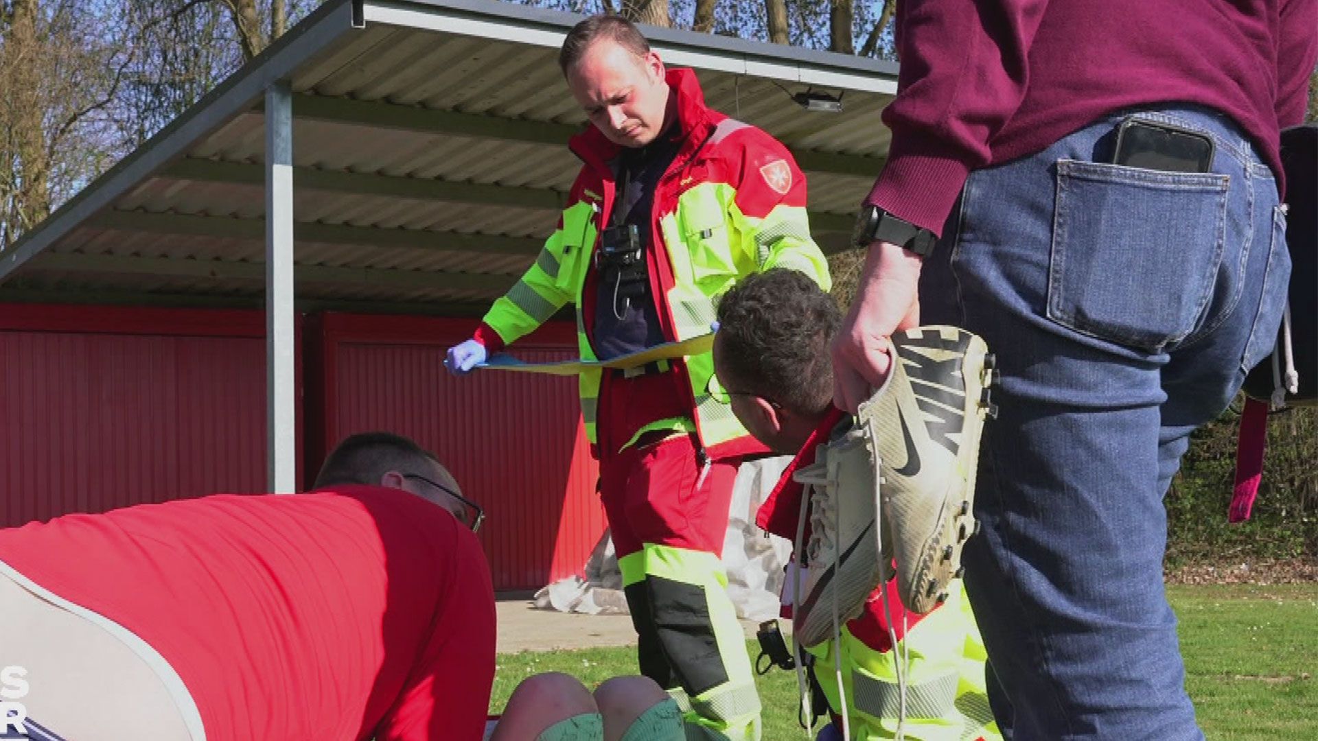 Einsatzgebiet Dortmund: Verletztes Kind auf dem Fußballplatz