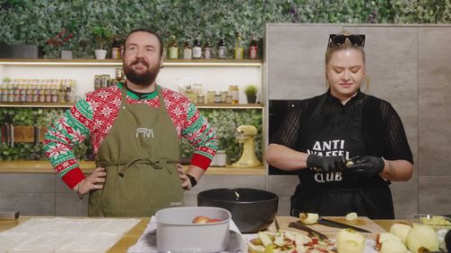 DINNER DUELL DINNER DUELL - 03. STAFFEL Folge 6: Sturmwaffel lädt zum Weihnachtsessen ein