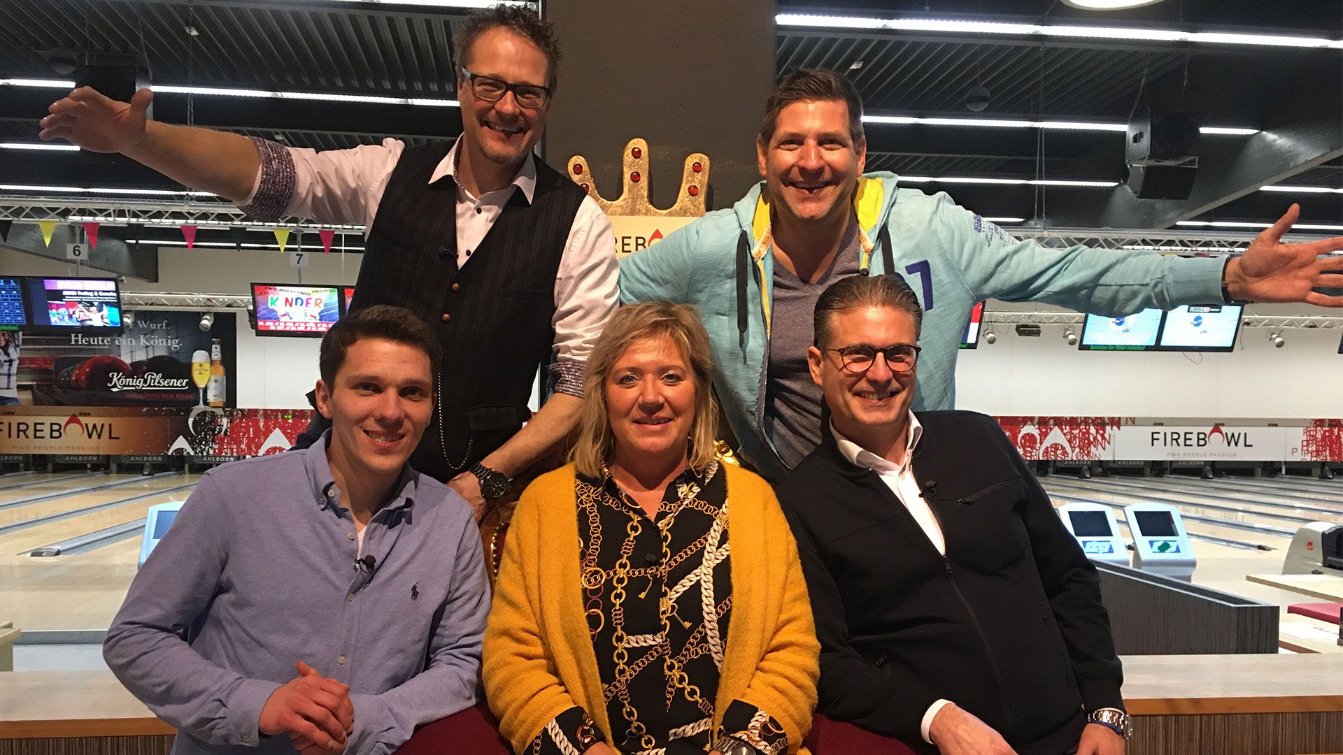 Im "Firebowl" möchte Dirk die Konkurrenz wegkegeln