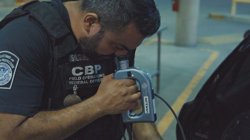 Border Patrol USA - Einsatz an Mexikos Grenze Border Patrol USA - Einsatz an Mexikos Grenze Folge 7: Möbellieferung mit Extra