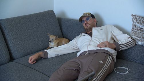 Tara & Dennis - Der Hofnarr liebt die Queen TARA & DENNIS - DER HOFNARR LIEBT DIE QUEEN - 01. STAFFEL Folge 2: Sackerl fürs Kackerl & Käse im Schrank