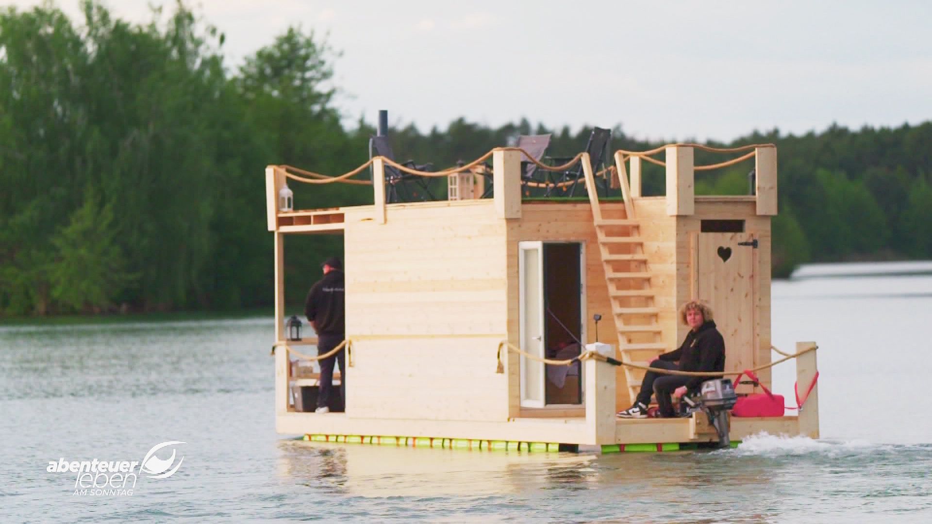 Locke baut sich ein Hausboot!