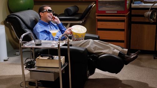 Two and a Half Men Two and a Half Men Folge 16: Dein Mann ist eine Puppe