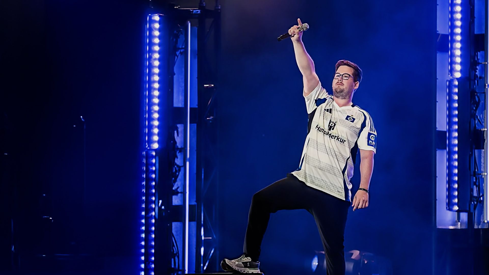 Chris Tall "LAUGH STORIES"