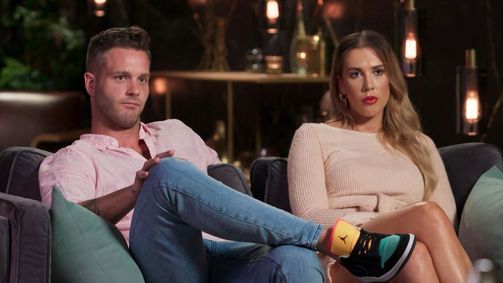 Hochzeit auf den ersten Blick - Australien HOCHZEIT AUF DEN ERSTEN BLICK - AUSTRALIEN - 08.STAFFEL Folge 25: Gemischte Gefühle auf dem Sofa