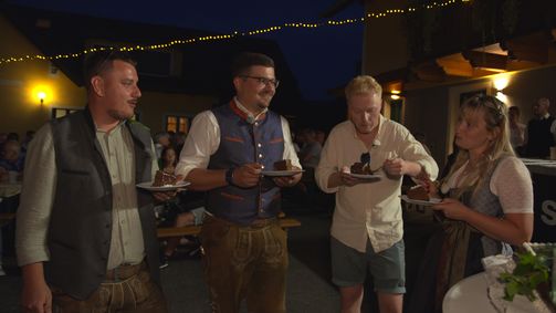Bauer sucht Frau BAUER SUCHT FRAU - 22. STAFFEL Folge 15: Ein Hoffest-Joker kommt selten allein