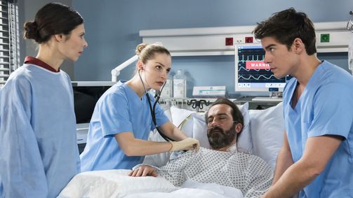 In aller Freundschaft - Die jungen Ärzte In aller Freundschaft - Die jungen Ärzte Folge 18: Auferstanden