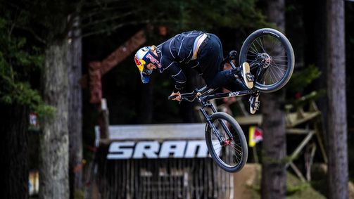 Raising The Bar Raising the Bar – Staffel 1 Folge 1: MTB-Doku: Emil Johansson zeigt seine Heimat