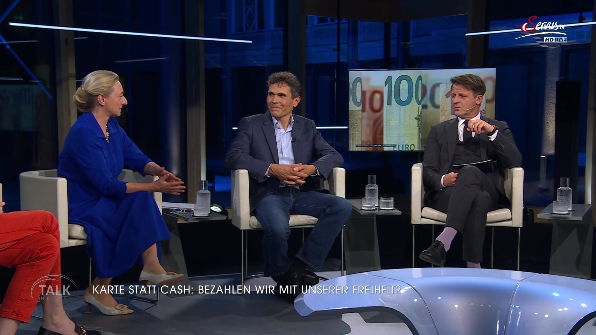 Karte statt Cash: Bezahlen wir mit unserer Freiheit?