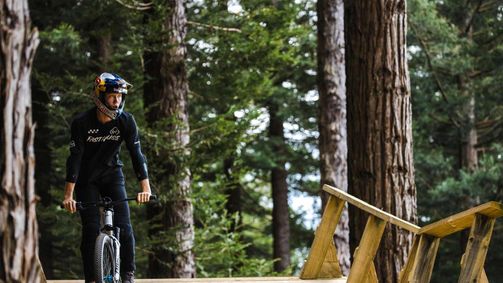 Raising The Bar Raising the Bar – Staffel 1 Folge 2: MTB-Doku: Hinter den Kulissen von Crankworx