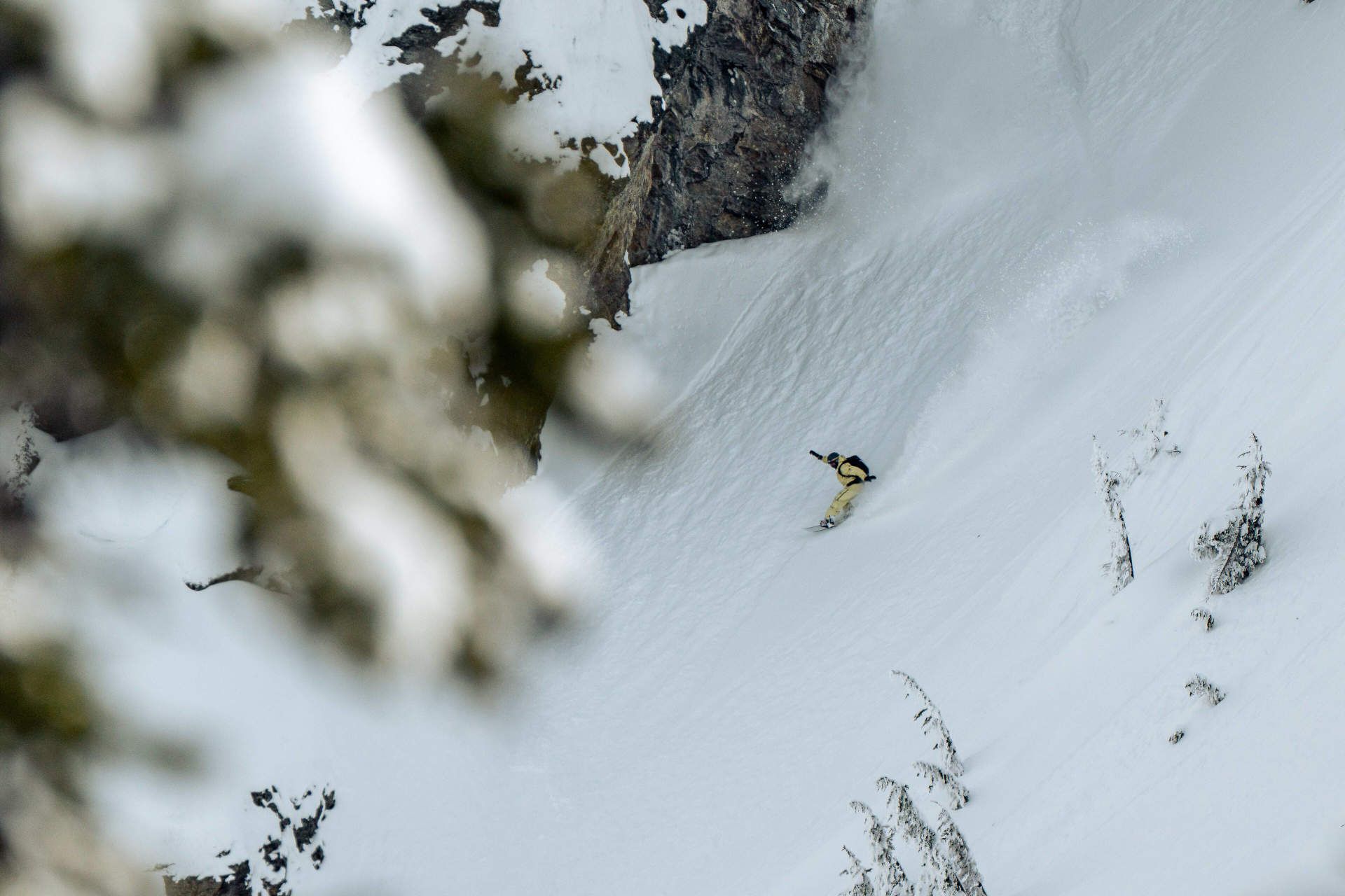 Snowboard-Film: Episches Snowboarding mit Gigi Rüf