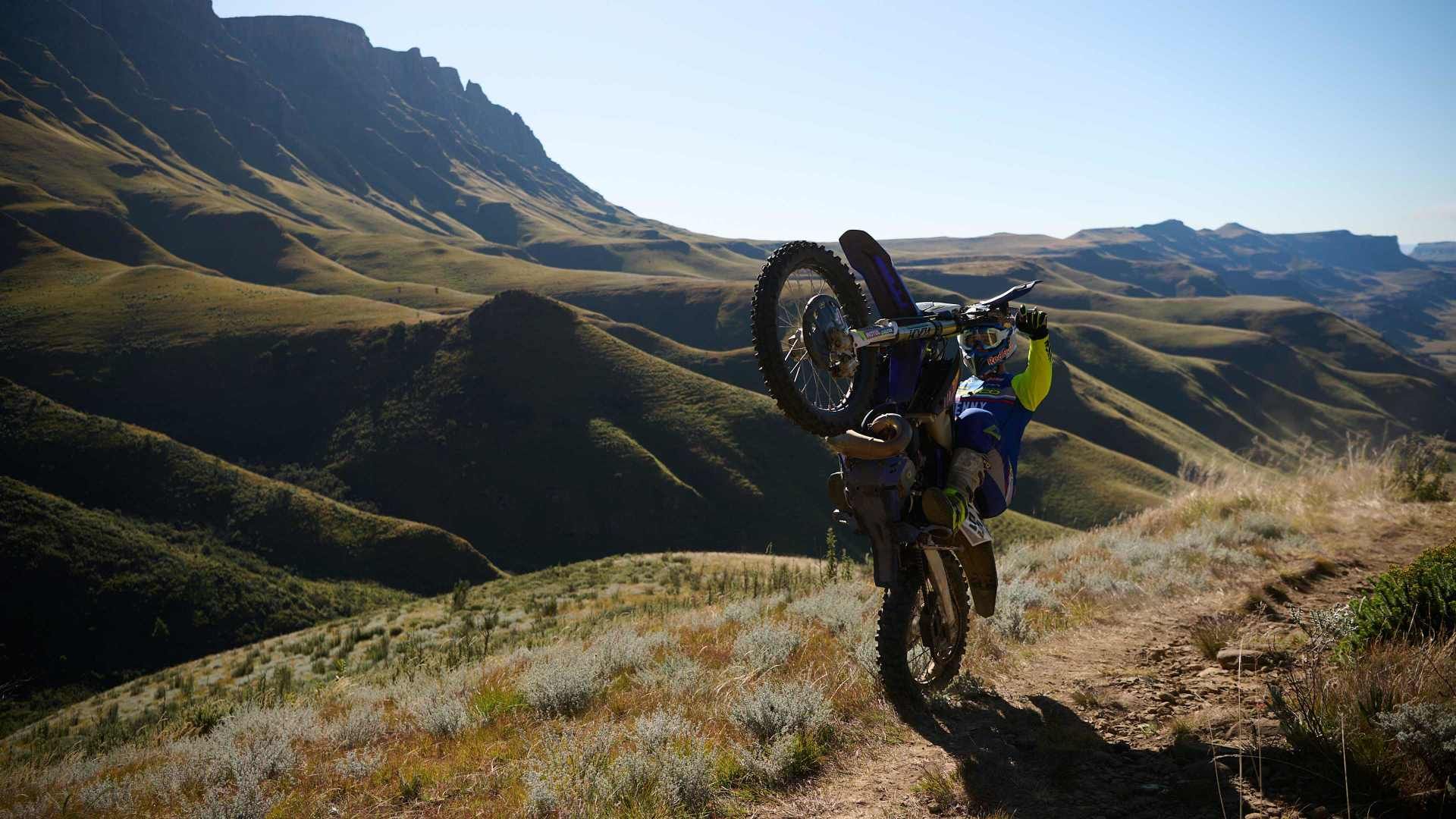 Action-Doku: Comedian trifft auf Enduro Profi