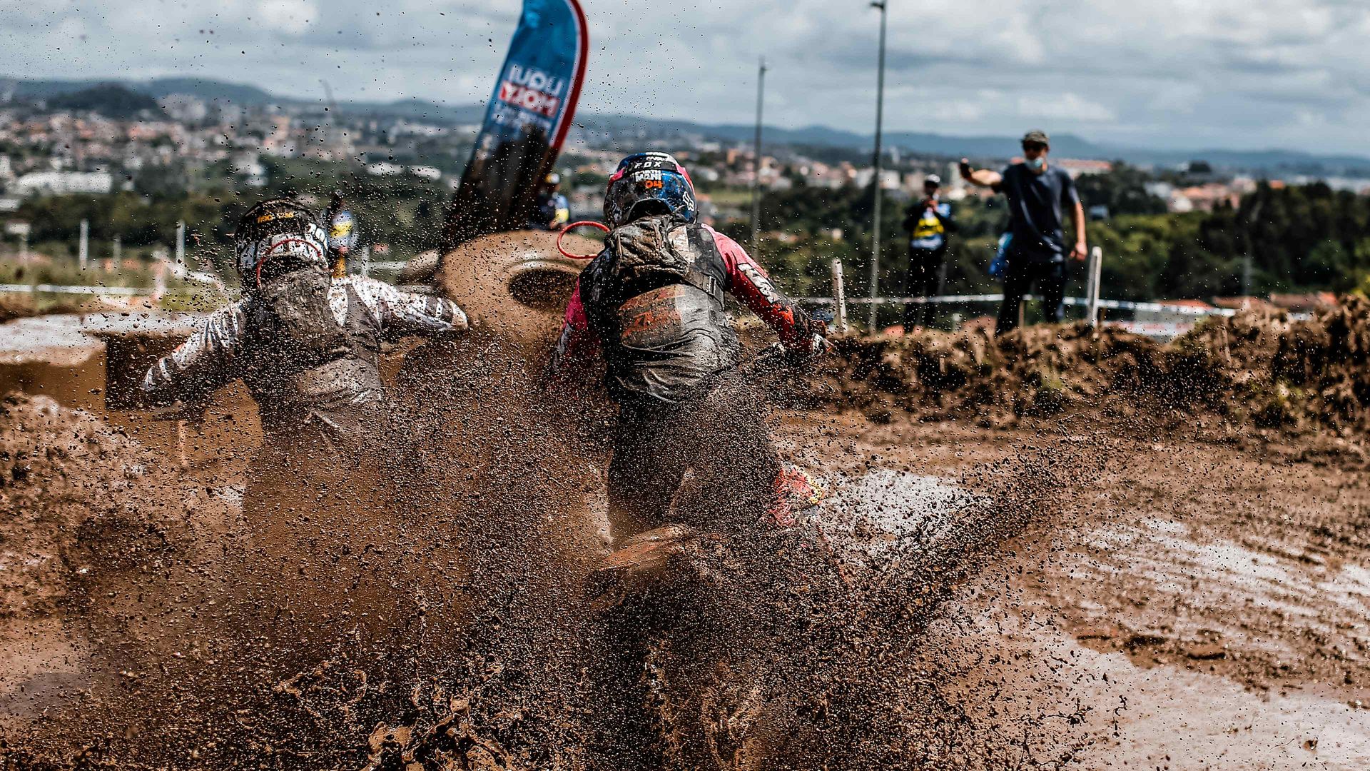 Hard Lines – mit Mani & Bolts