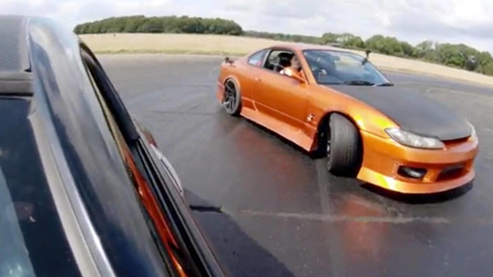 Motorsport-Doku: Queen B driftet gegen Matt Carter