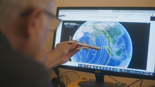 Flug MH370 - Verschollen über dem Meer Flug MH370 - Verschollen über dem Meer Folge 1: Flug MH370 - Verschollen über dem Meer (1/3): Ein Flugzeug verschwindet