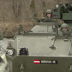 Wehrdienst: Bundeskanzler Stocker will zwei Varianten abfragen