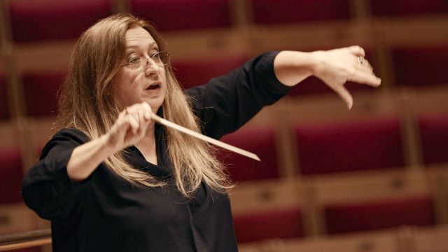 Die Dirigentin Simone Young: "Nennt mich nicht Maestra"