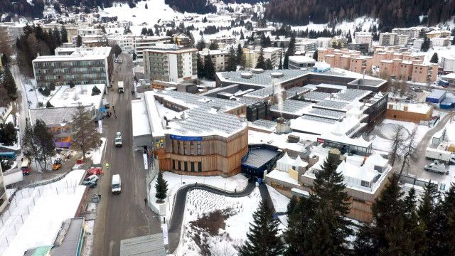 Unterwegs beim Nachbarn: Das Weltwirtschaftsforum in Davos - Treffen der Mächtigen