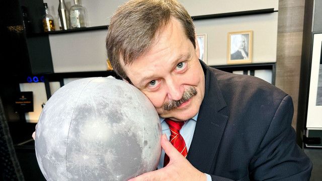 Werner Grubers Experimentalküche: Zwischen radioaktivem Mondgestein & kosmischen Würsteln