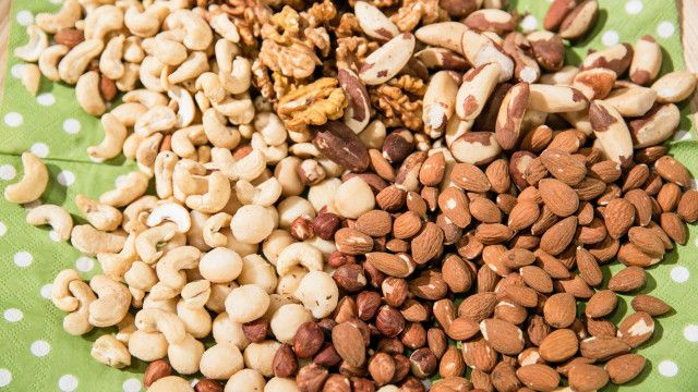 Schmatzo: Nüsse