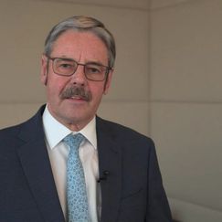 Vorsitzender der Wehrdienstkommission Hameseder im Gespräch