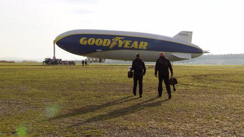 Unterwegs beim Nachbarn Unterwegs beim Nachbarn Folge 12: Unterwegs beim Nachbarn: Luftschiff-Giganten am Bodensee - Zeppelin-Pilot Mario hebt ab