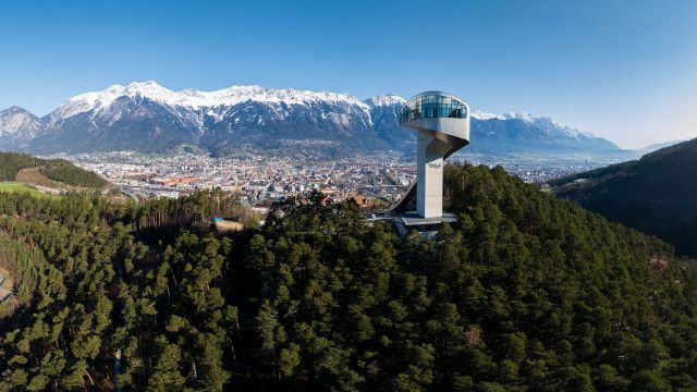 zeit.geschichte: Österreichs prägende Bauten - Praterstadion und Bergisel-Schanze