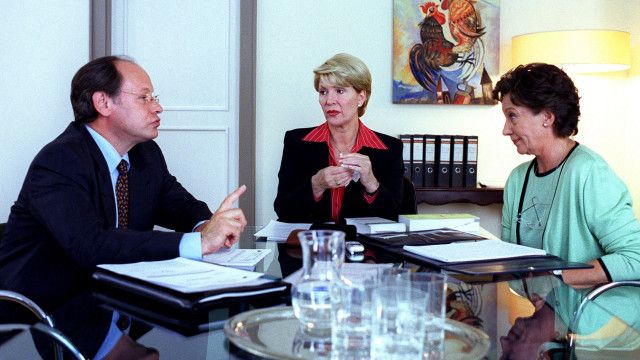 Julia - Eine ungewöhnliche Frau (4/13): Schweres Erbe