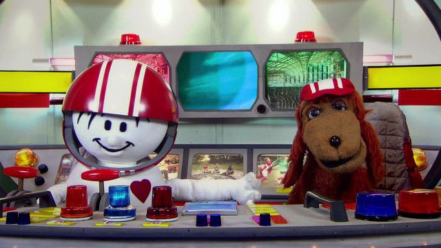 Helmi-Kinder-Verkehrs-Club: Stehen + schauen = sicher