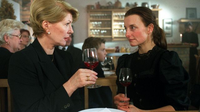 Julia - Eine ungewöhnliche Frau (11/13): In vino veritas
