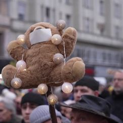 Missbrauch verheimlicht: Massendemo gegen Orban
