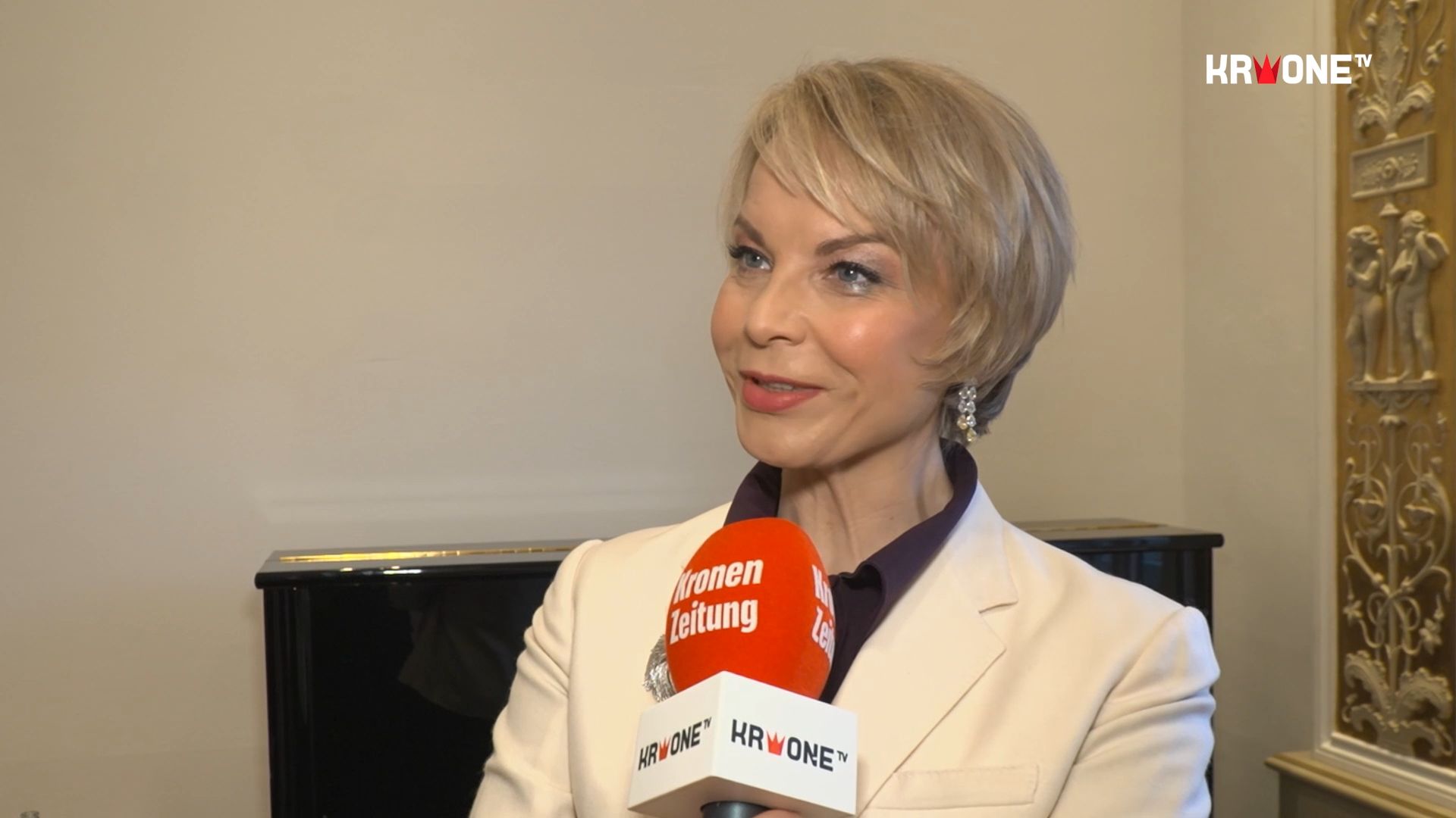 Opernstar überrascht ++ VIPs bei „Avatar“-Premiere