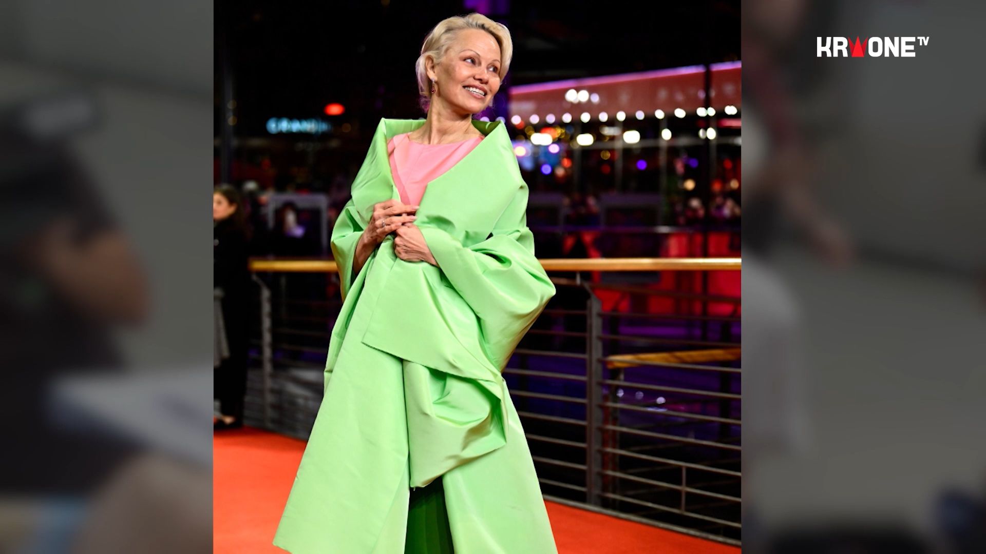 Adabei Primetime: Tolle Roben der Stars ++ VIPs über Epstein-Files