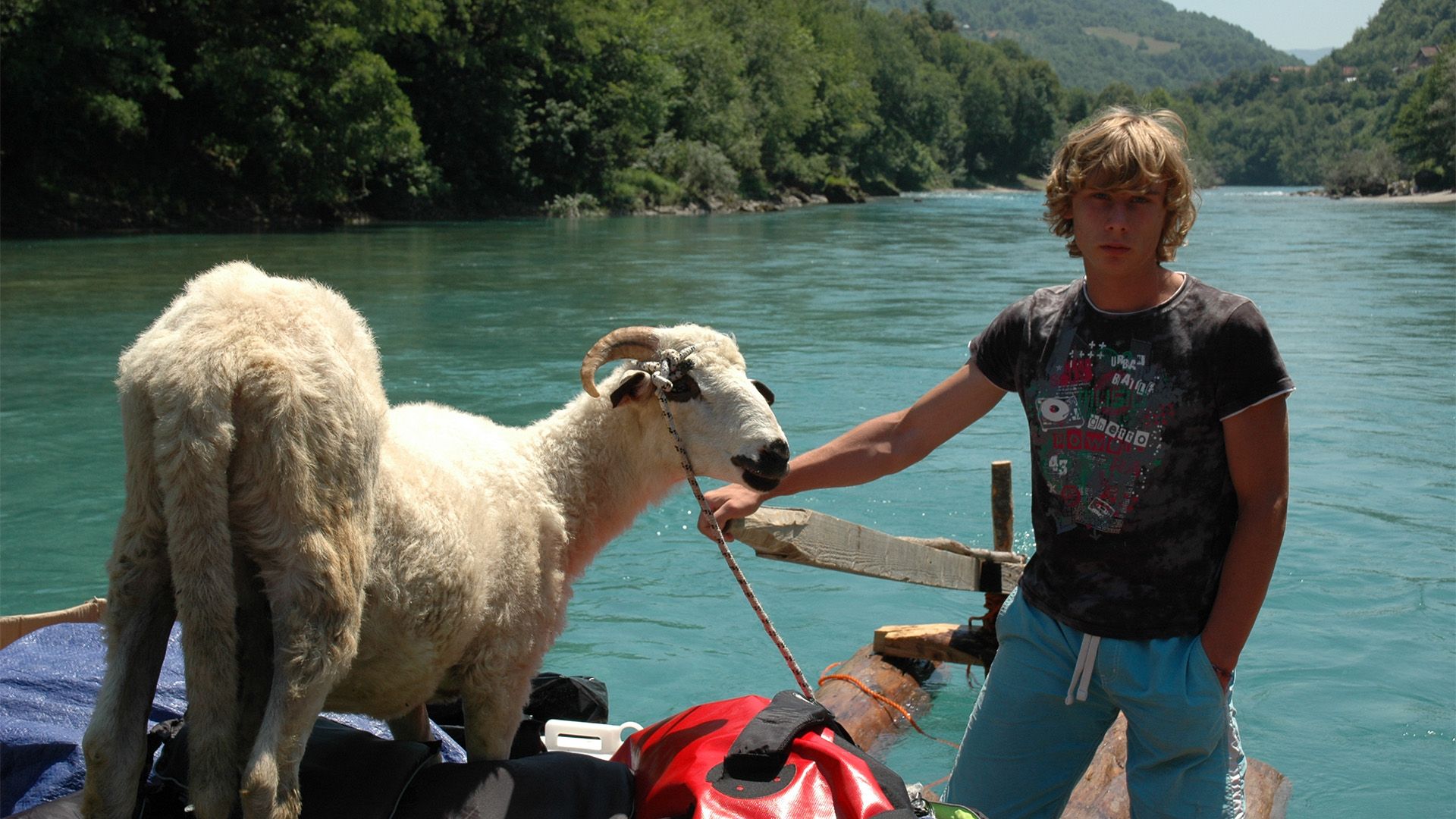 Auf dem Floß durch die Schluchten der Tara