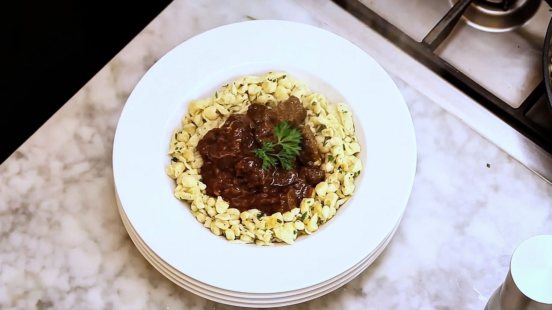 Zartes Rindergulasch mit hausgemachten Spätzle