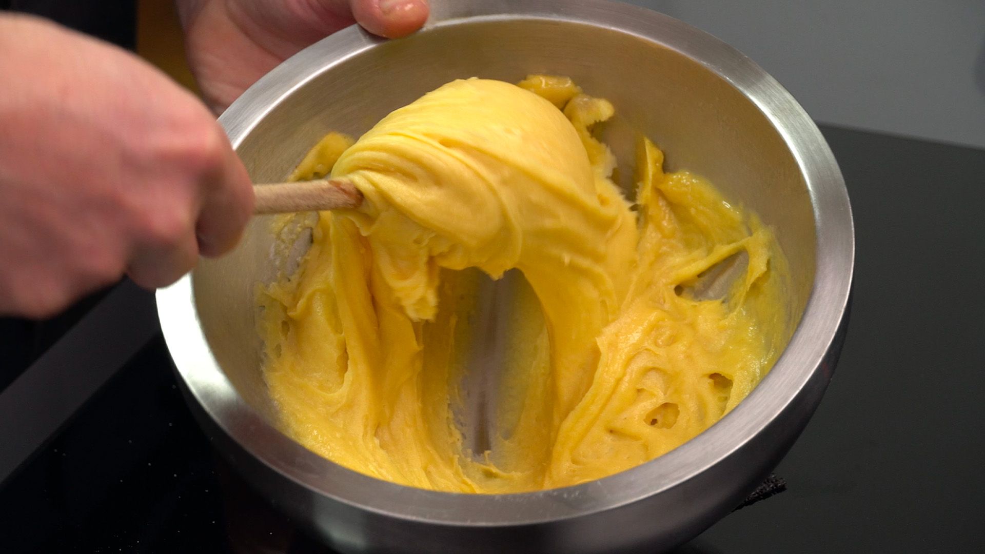 Brandteig für Windbeutel, Backerbsen und Eclairs