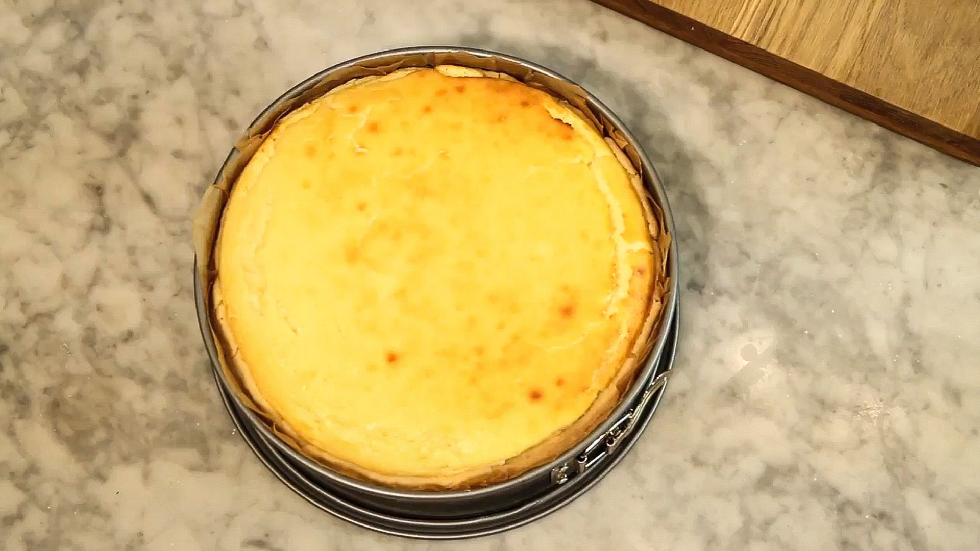 Feiner lockerer Käsekuchen - knusprig und soft zugleich