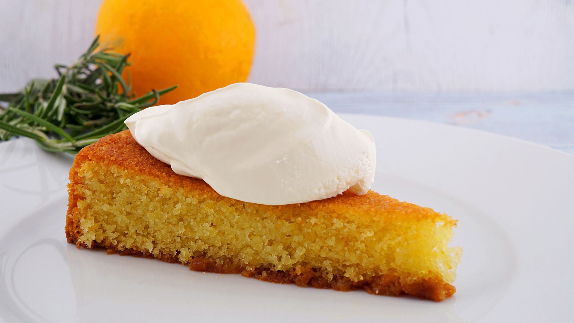 Polentakuchen mit Orange und Rosmarin