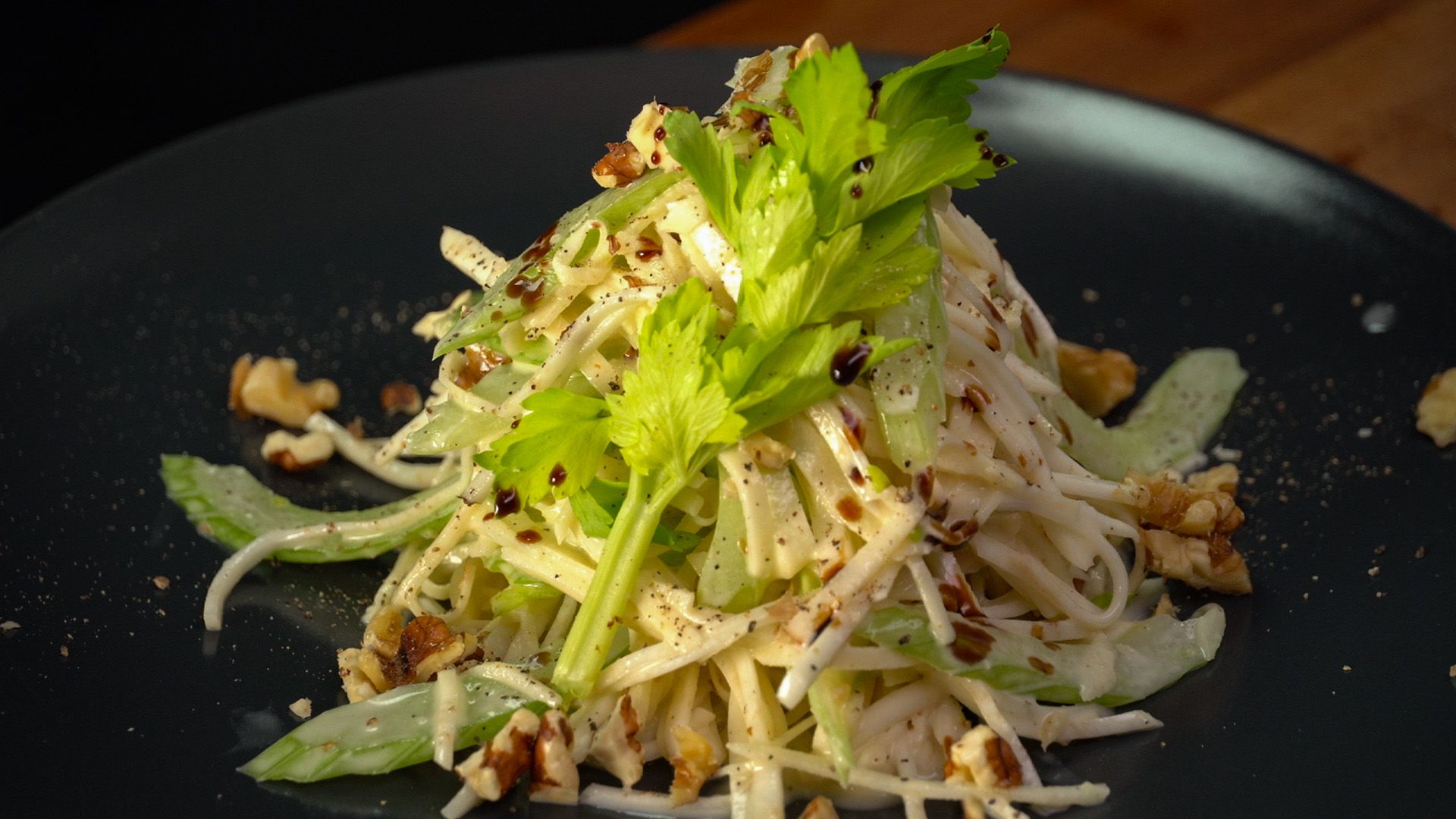 Klassischer Waldorf Salat, einfach und lecker