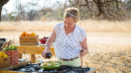 Sarah Grahams Food Safari Sarah Grahams Food Safari - Staffel 1 Folge 3: Familienfrühstück im Busch mit Kürbis-Küchlein und Quinoa