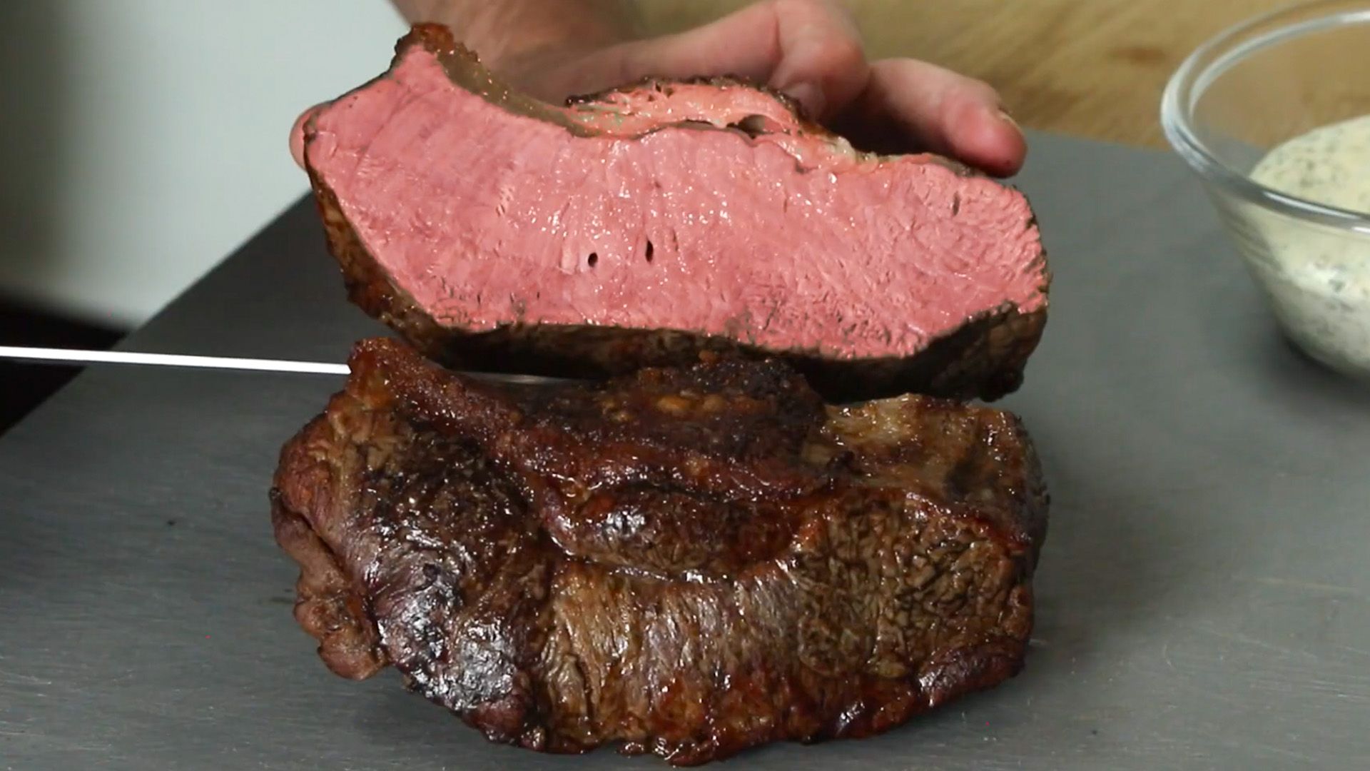 Roastbeef aus dem Ofen mit Remouladensauce