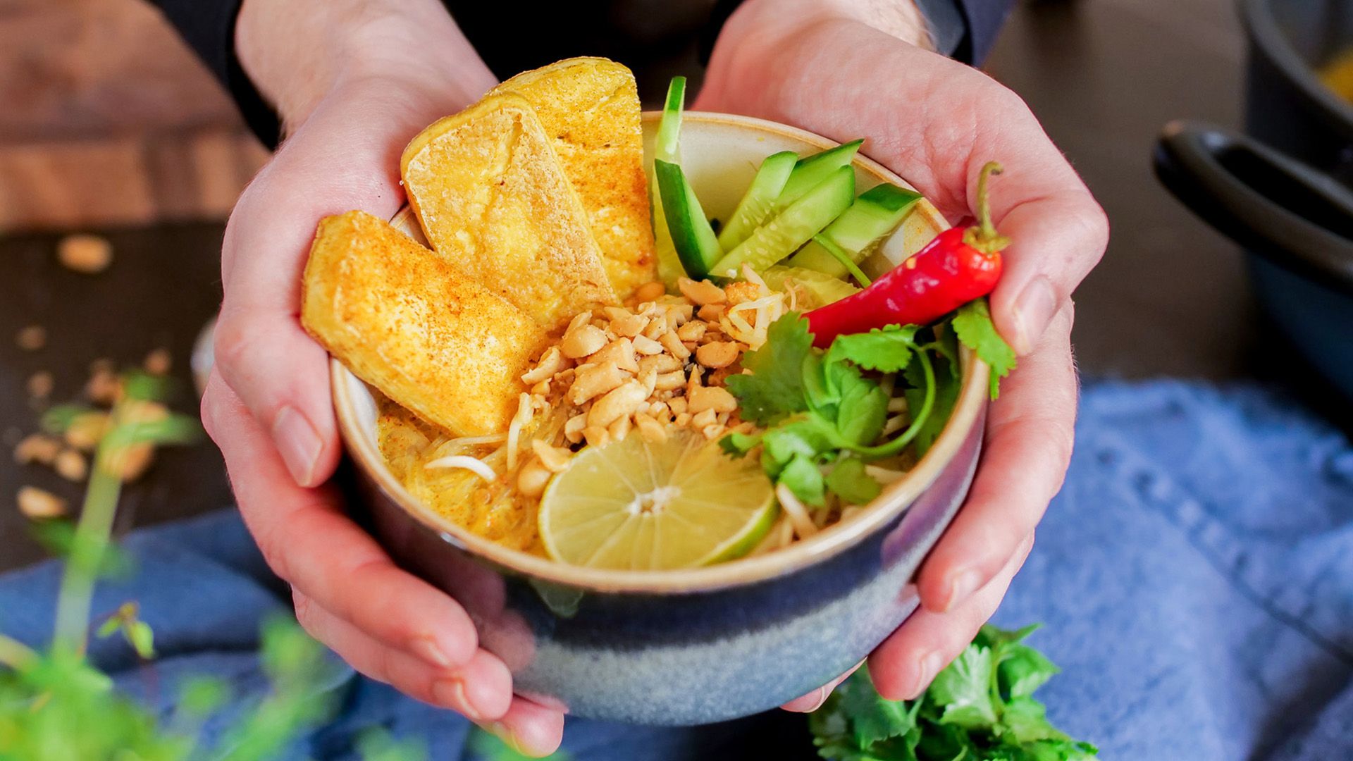 Diese asiatische Nudelsuppe ist der Wahnsinn! | [Veganes Rezept]