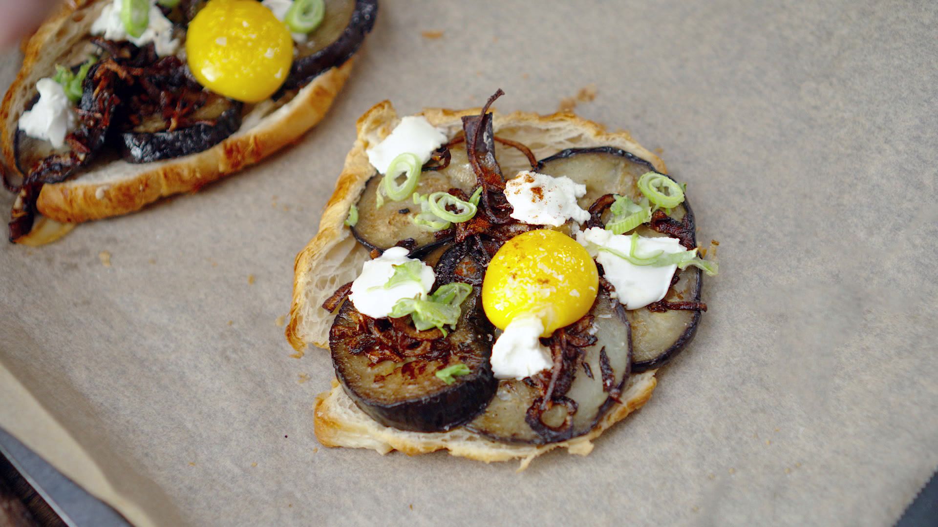 Aubergine Croissant