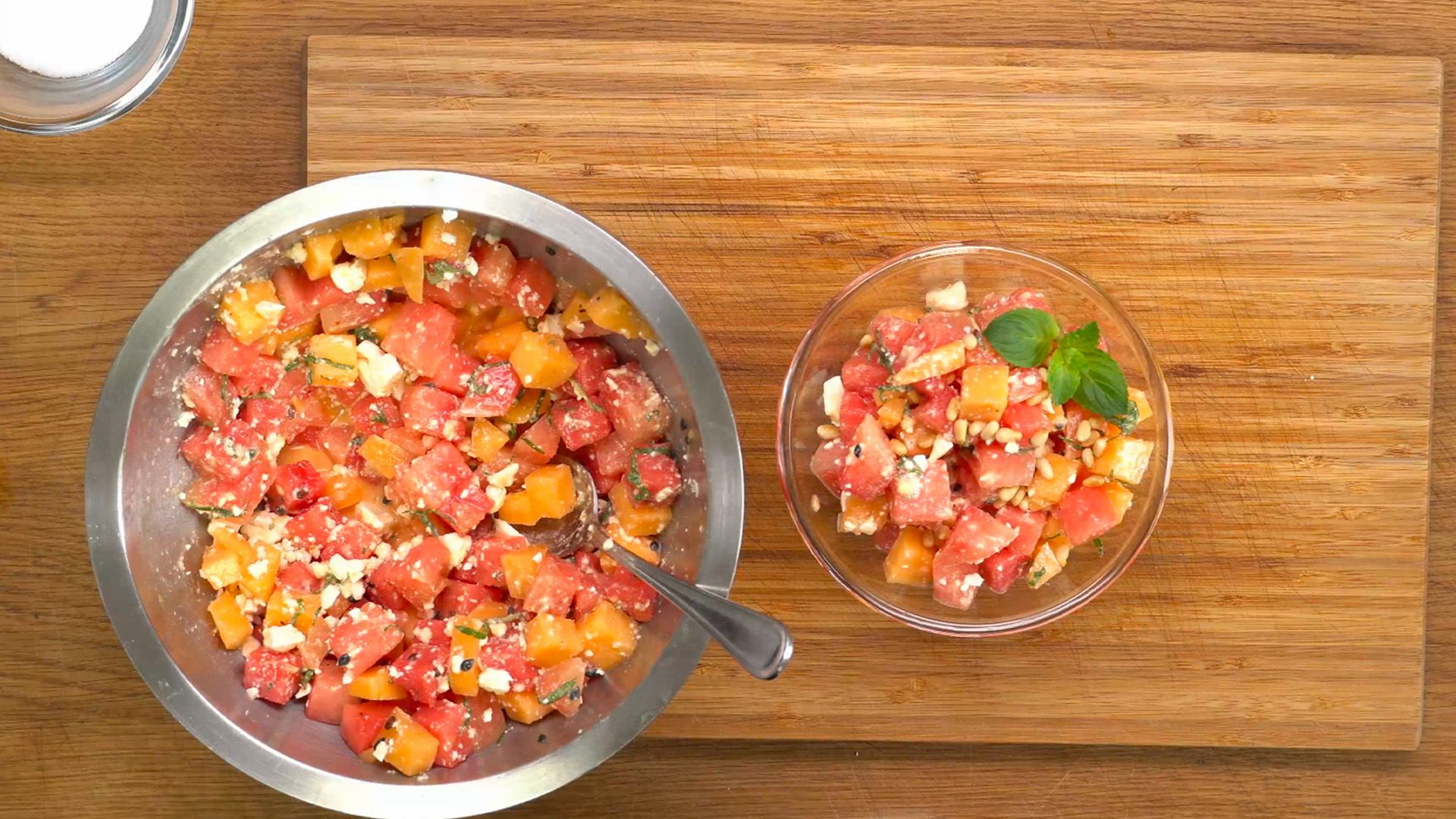 Bunter Melonen Feta Salat mit Passionsfrucht Dressing