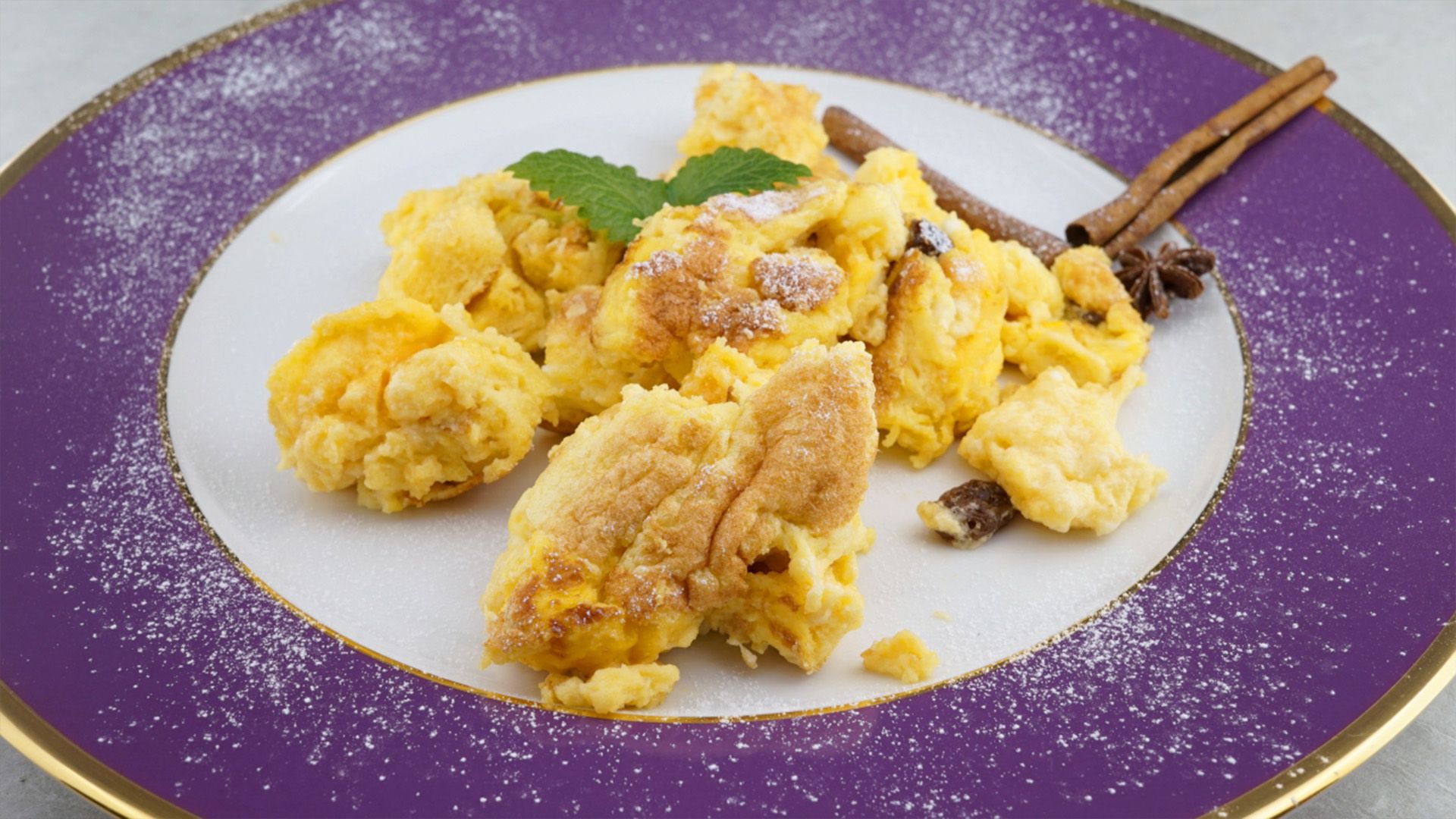 Kaiserschmarren mit Apfelkompott