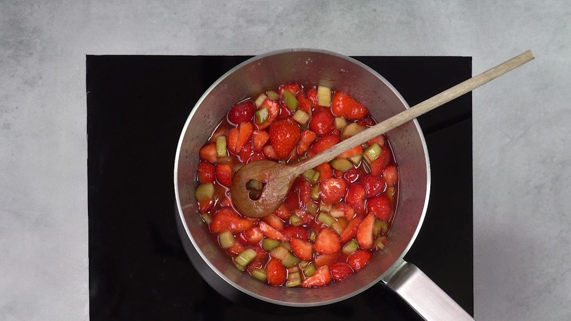 Erdbeer-Rhabarber-Marmelade superschnell gemacht