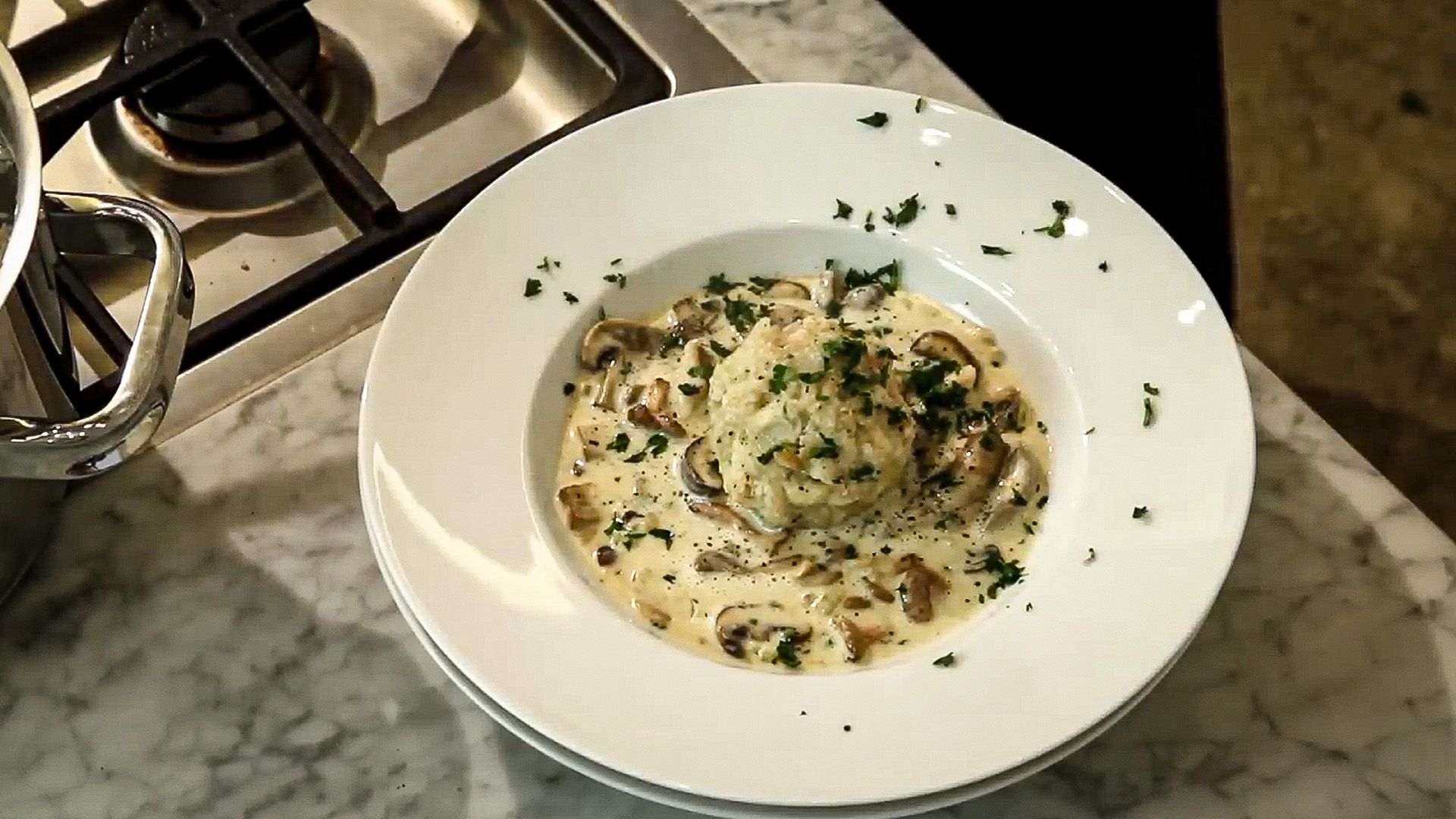 Feine Pilze im Rahm mit Semmelknödel